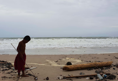 Chao Le Moken Tribe Child At Nui Beach Ko Lanta Thailand